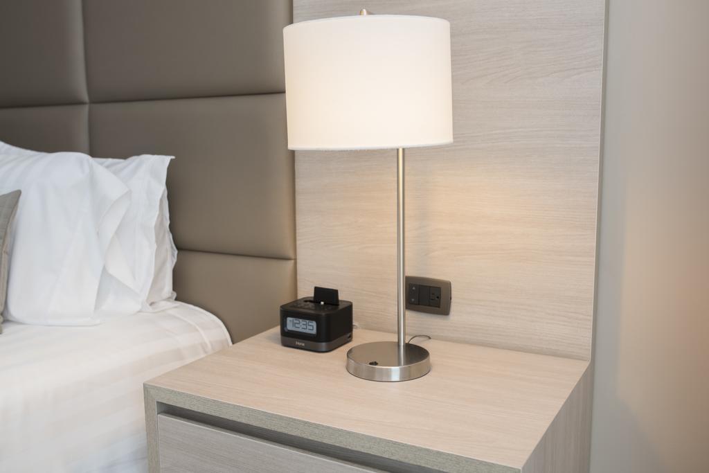 Estelar Cartagena De Indias Hotel Y Centro De Convenciones Exterior photo A bedside lamp