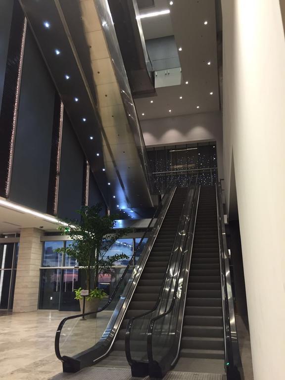 Estelar Cartagena De Indias Hotel Y Centro De Convenciones Exterior photo Escalator at the airport