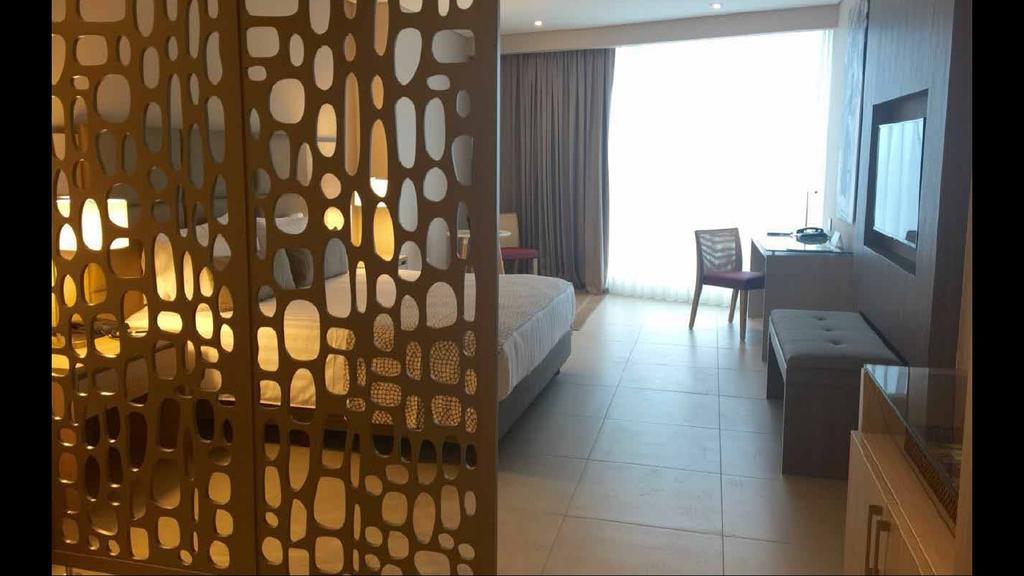 Estelar Cartagena De Indias Hotel Y Centro De Convenciones Exterior photo A room at the hotel