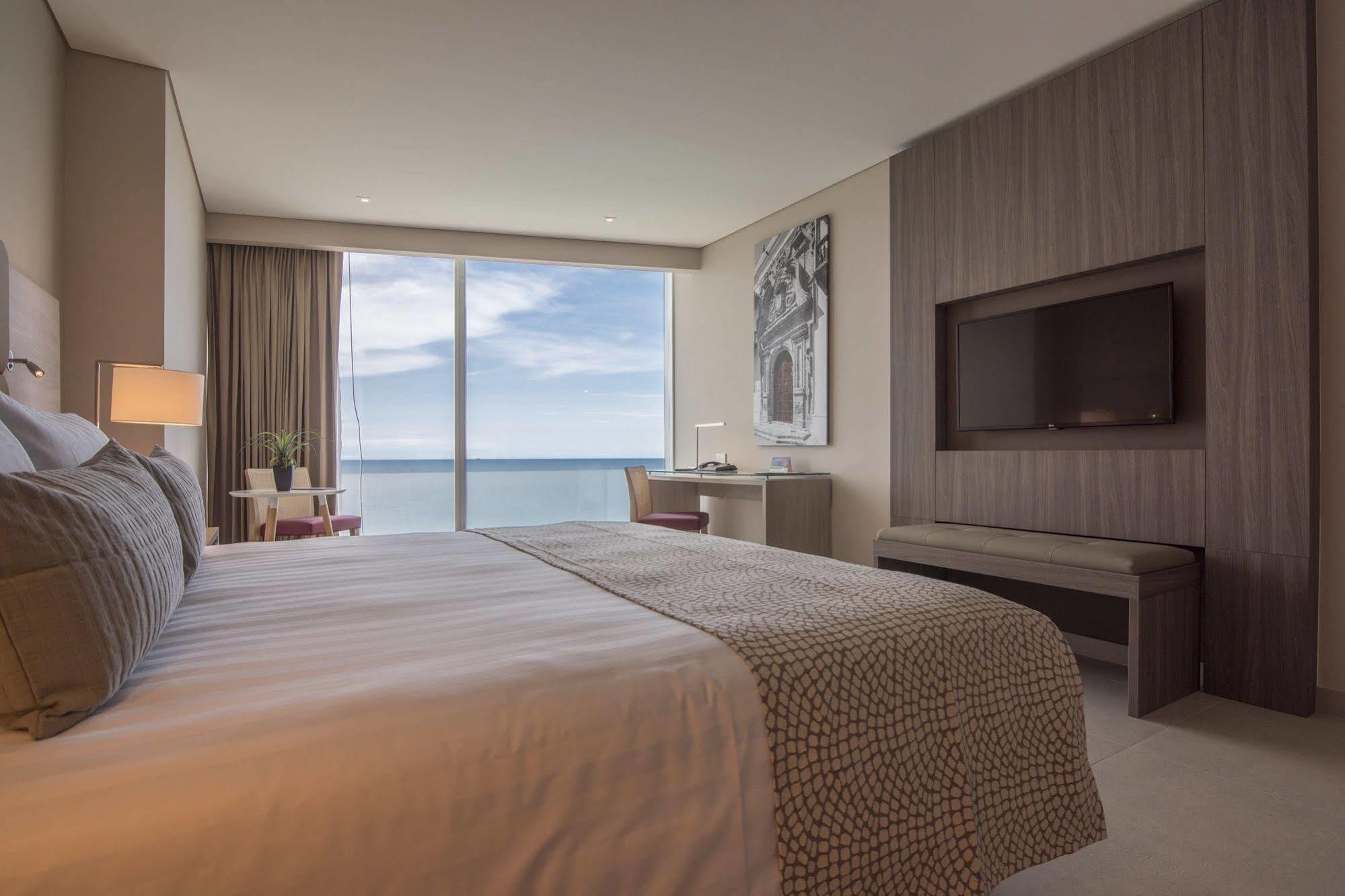 Estelar Cartagena De Indias Hotel Y Centro De Convenciones Exterior photo A bedroom at the hotel